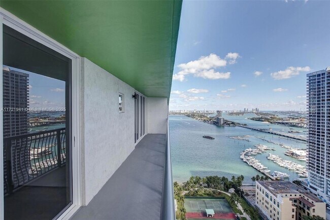 Foto del edificio - 1756 N Bayshore Dr