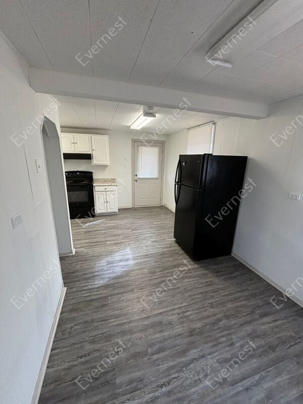 Building Photo - 448 Adrian Dr