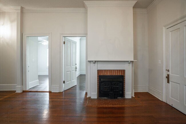 Building Photo - Lilac House