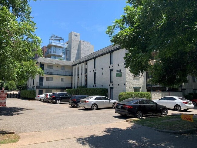 Foto del edificio - 1725 Toomey Rd