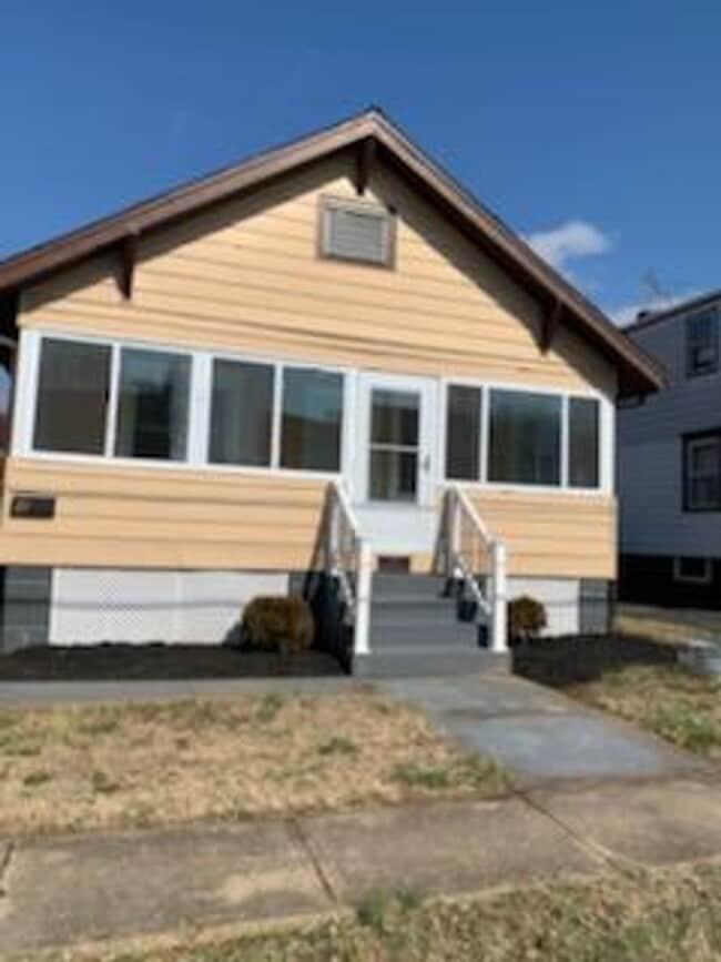 Building Photo - 27 Reamer Ave