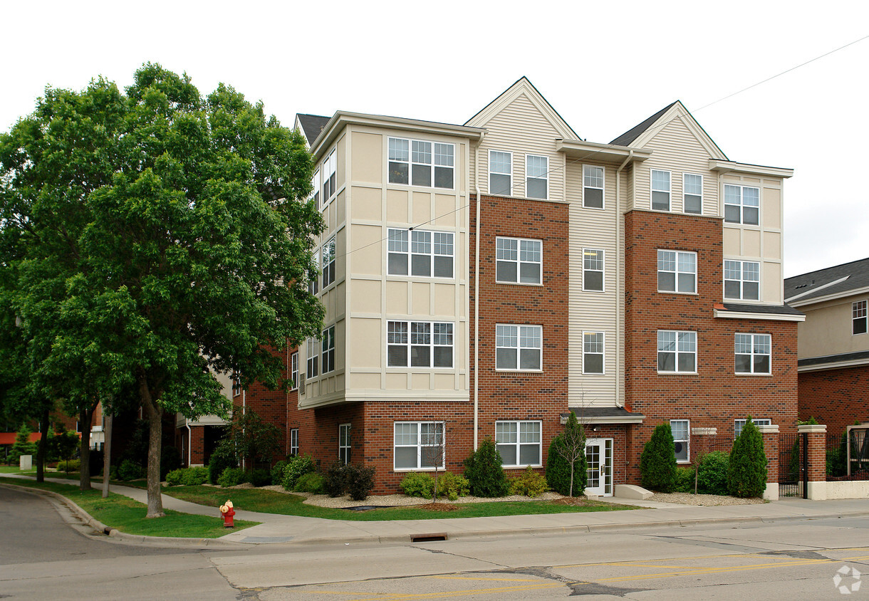 cornelia-house-apartments-in-saint-paul-mn-apartments