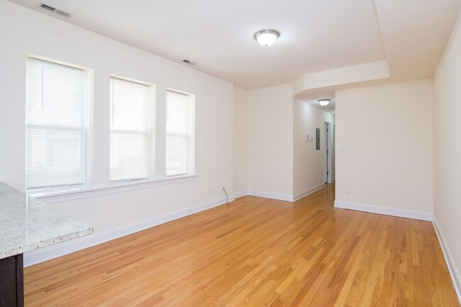 Building Photo - 2035 W Arthur Ave