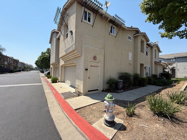 Foto del edificio - Lovely Laguna Pointe Condo!