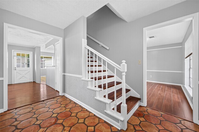 Building Photo - 5703 Green Timbers Dr