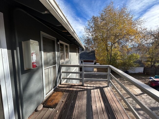 Building Photo - Charming Old Town Apartment