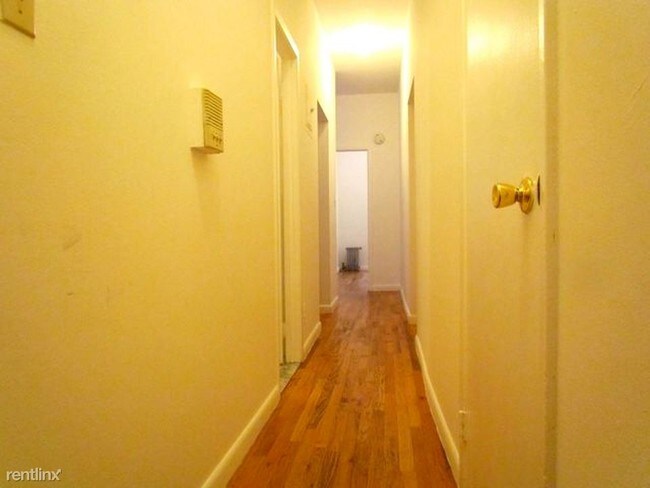 Foto del edificio - 332 E 15th St