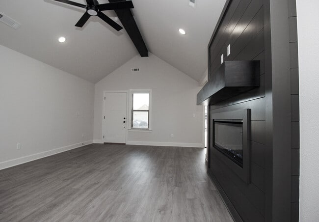 Foto del edificio - 1210 Monarch Rd