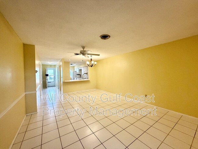 Foto del edificio - 325 Englewood Isles Pkwy