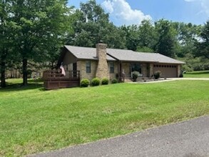 Building Photo - 108 Lakeview Cir