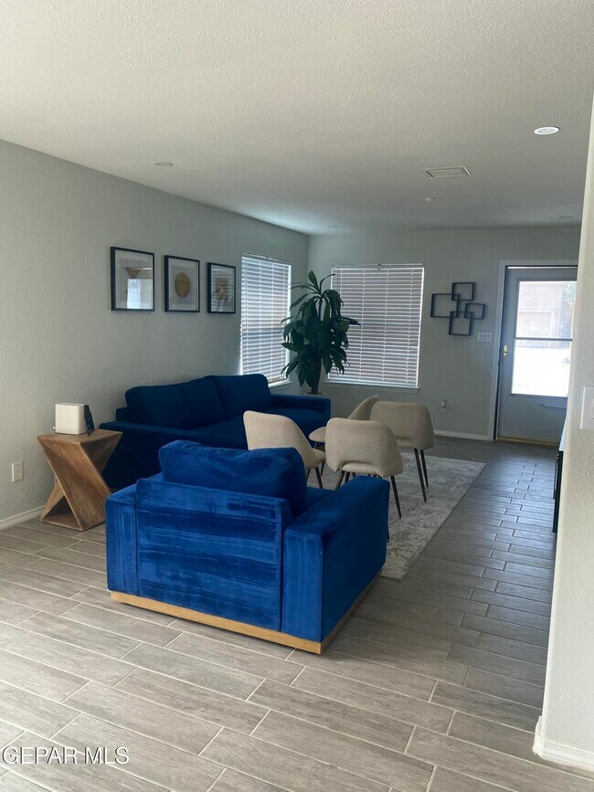 Foto del edificio - 3280 Mike Godwin Dr