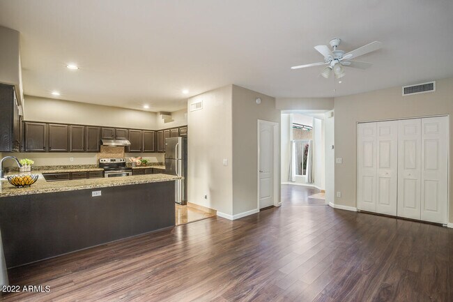 Building Photo - 12852 Mountainside Dr