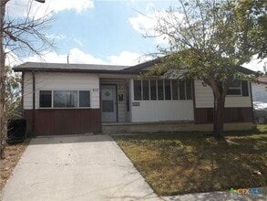 Building Photo - 910 San Antonio St