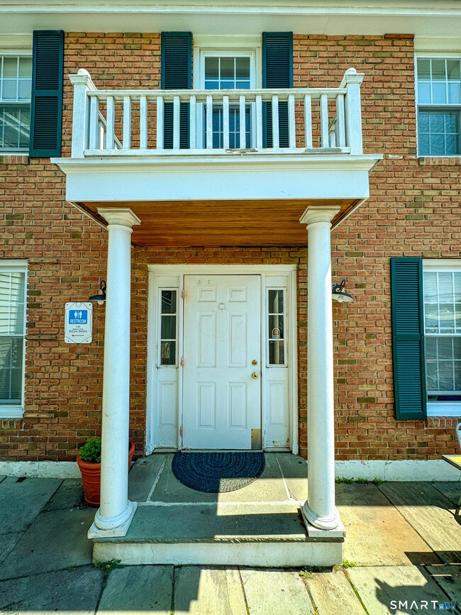 Building Photo - 104 Rowayton Ave