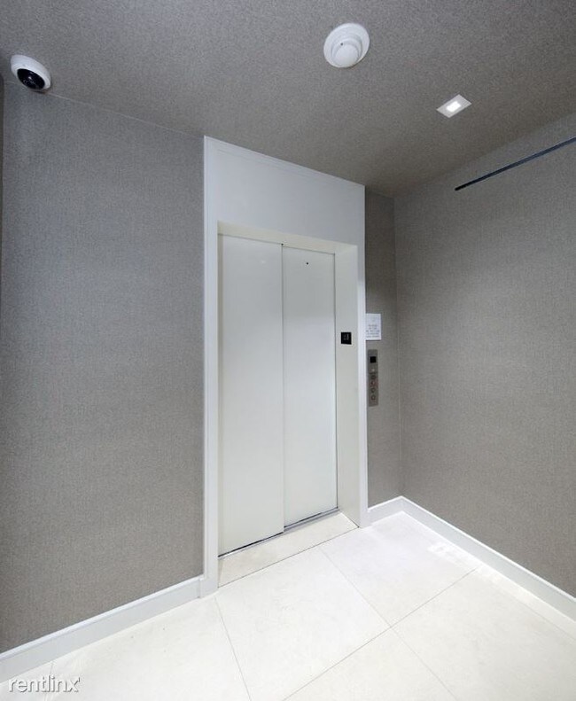 Foto del edificio - 326 E 9th St