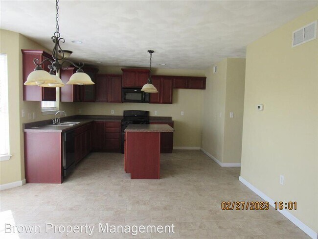 Building Photo - 4 br, 3 bath House - 719 Moorland