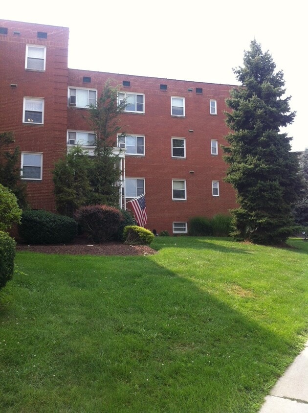 Primary Photo - 200 Buchanan Pl