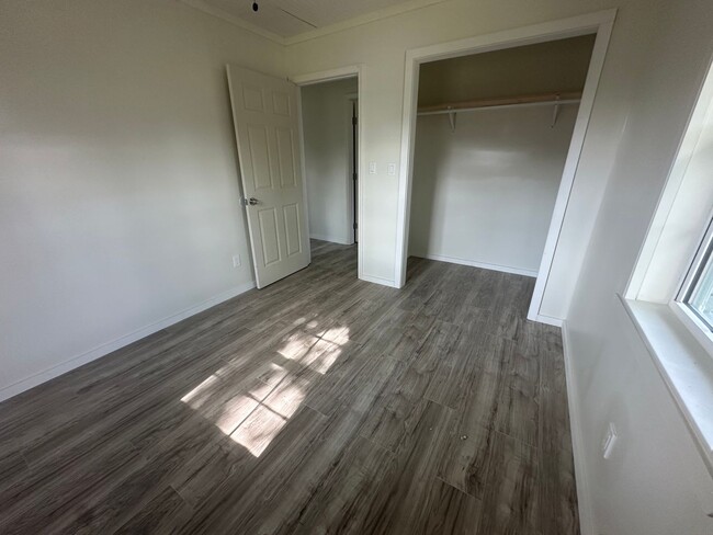 Foto del edificio - Now Available For Rent!