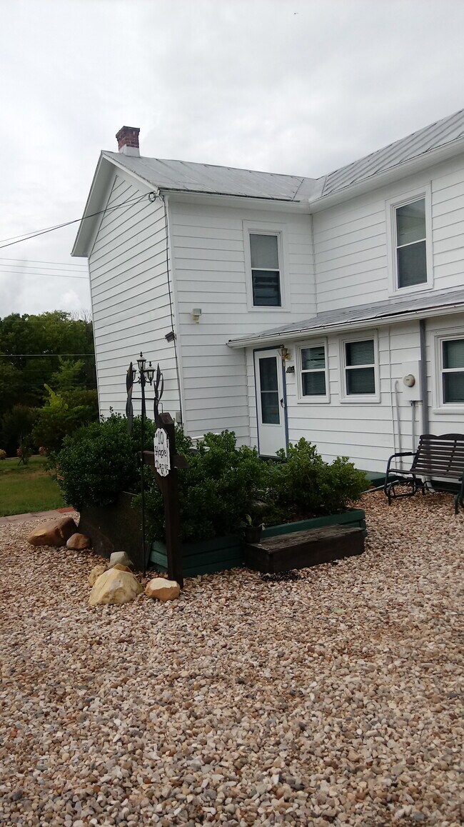 10 Hope Dr, Crimora, VA 24431 House Rental in Crimora, VA