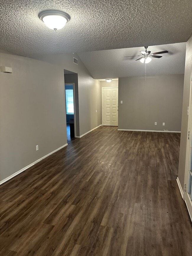 Building Photo - 810 Faircreek Ln