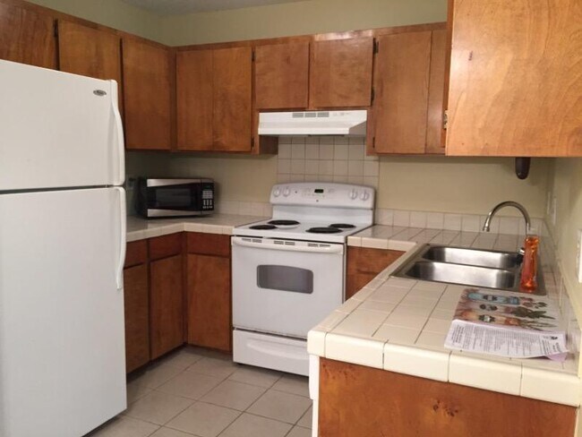 Foto del edificio - 7940 Parklane Ct