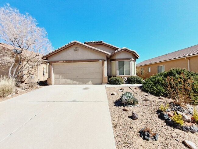 Foto del edificio - 3 bed 2 bath home in Huning Ranch.