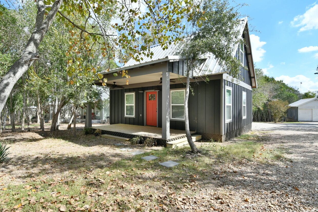 Primary Photo - 4871 Main St