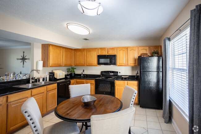 2BR, 2.5BA - 1255SF - Kitchen - The Summit Townhomes