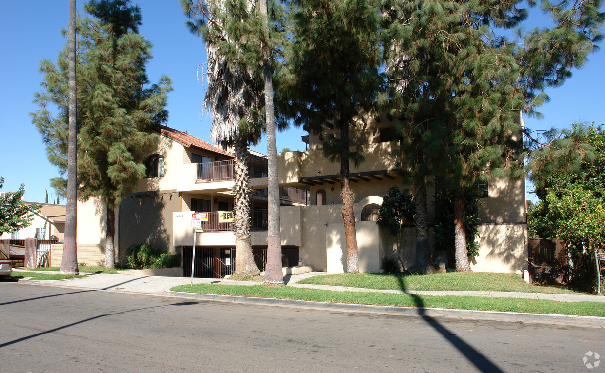 Primary Photo - 14825 Erwin St