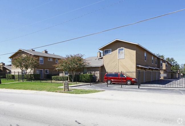 Building Photo - The Camaron Townhomes & Flats