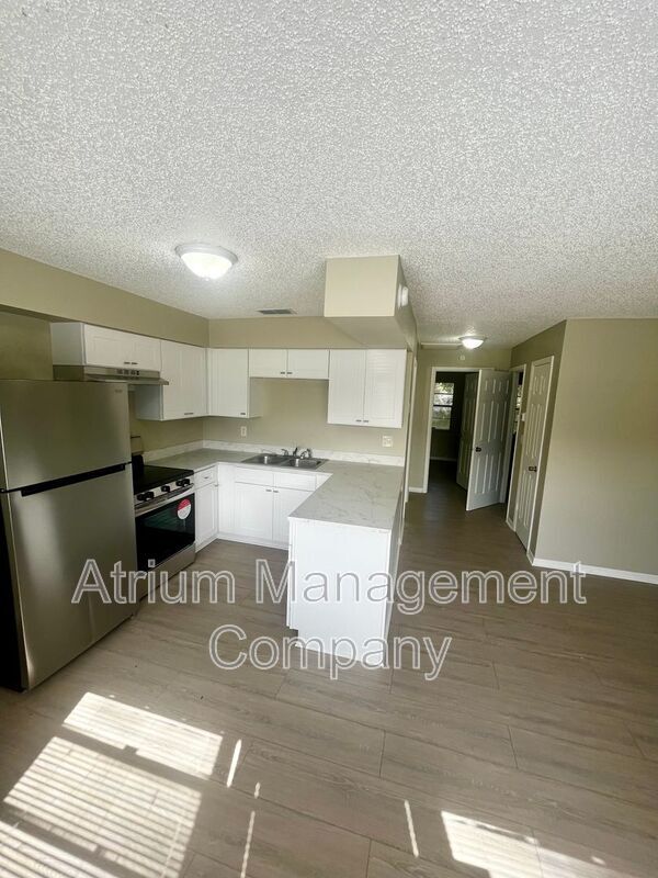 Foto del edificio - 5452 Lewellyn Rd