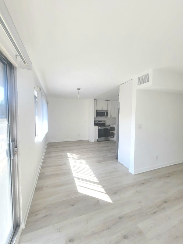 Building Photo - 2332 S Bentley Ave
