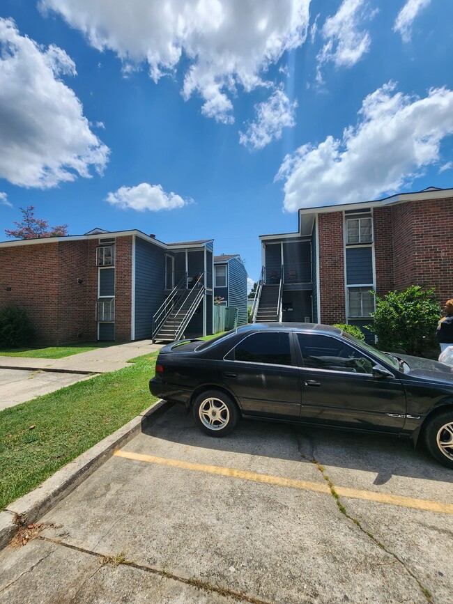 Building Photo - 7816 Bles Ave