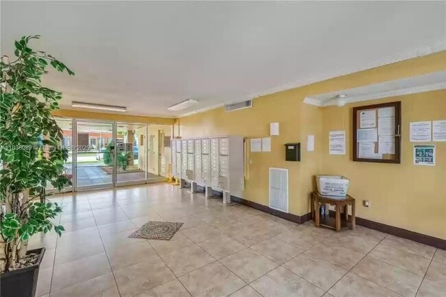 Building Photo - 16410 Miami Dr