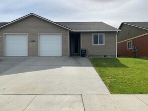 Building Photo - 1013 N Pierce Dr