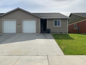 Building Photo - 1013 N Pierce Dr