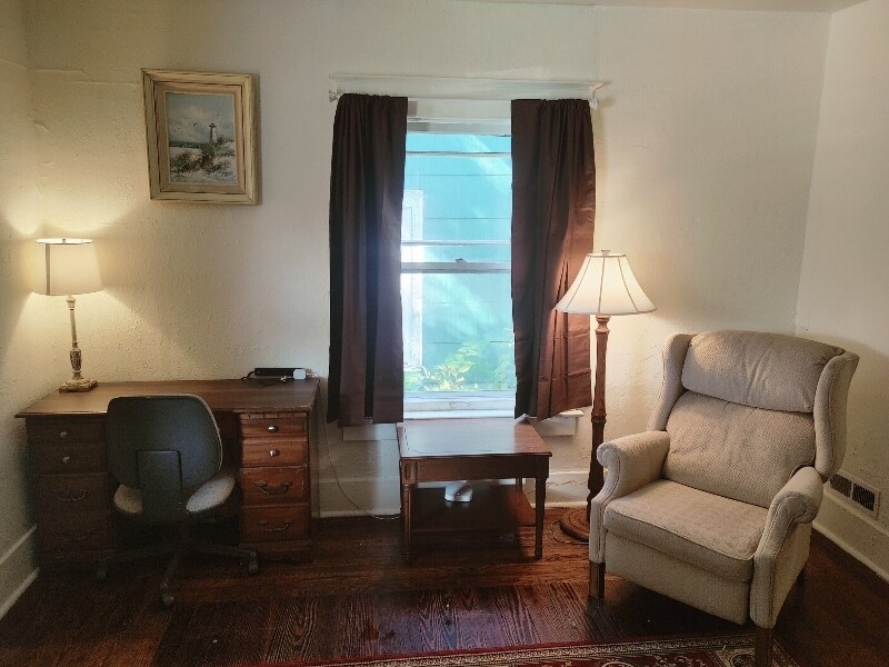 Foto principal - 412 W Saginaw St