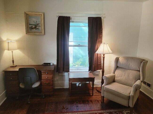 Photo - 412 W Saginaw St Apartment