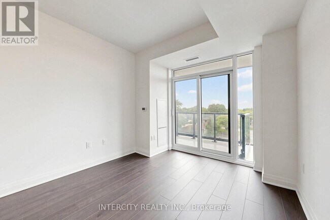 Photo du bâtiment - 700 Sheppard Ave W