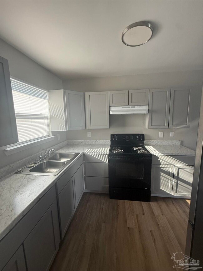 Foto del edificio - 1420 Langley Ave