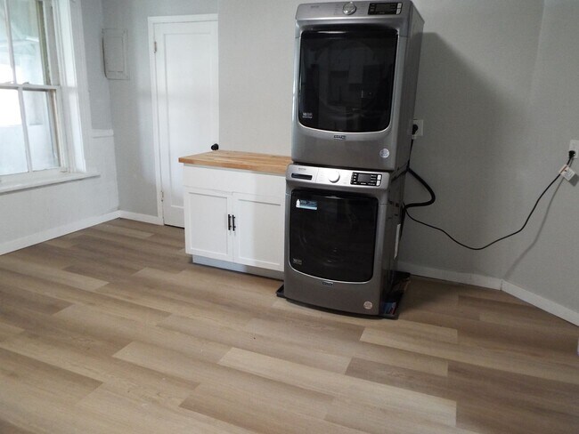 Foto del edificio - 710 W 3rd St