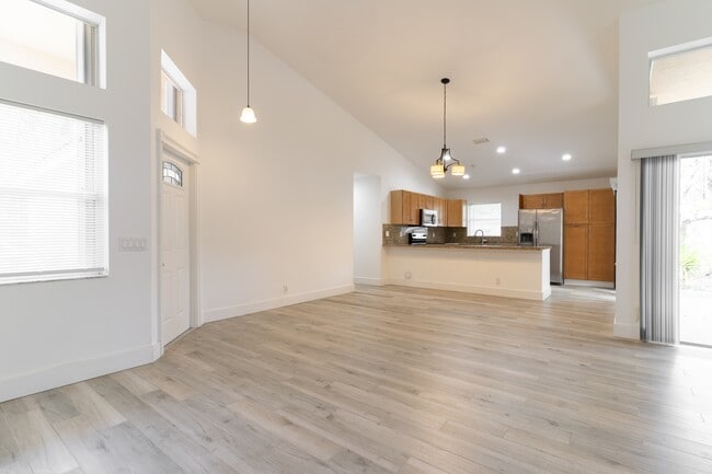 Building Photo - 719 Stanton Dr