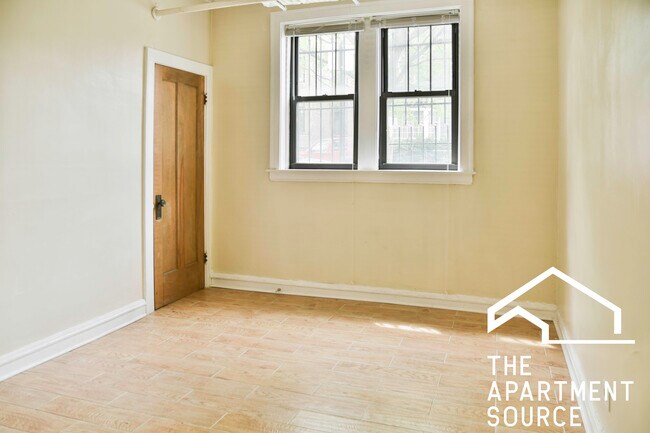 Building Photo - 4557 N Leavitt St