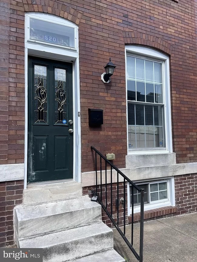 Building Photo - 520 S Curley St