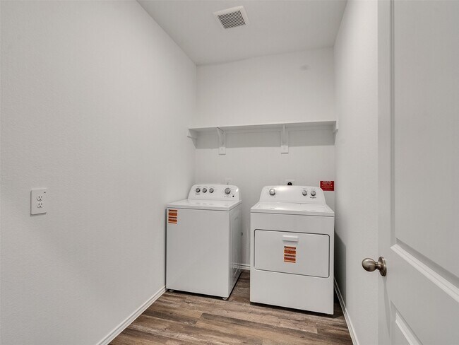 Foto del edificio - 24863 Springbluff Vly