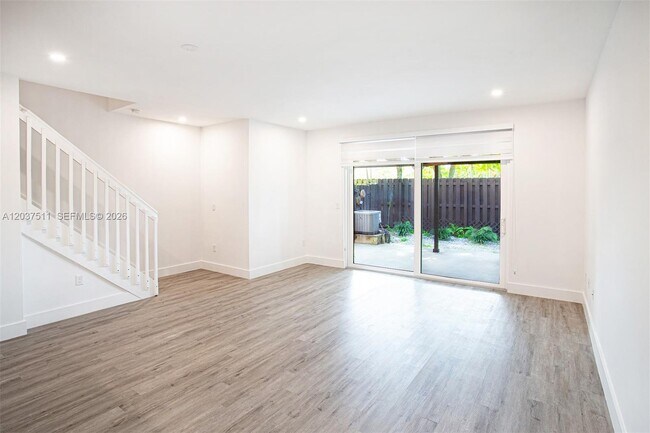 Foto del edificio - 4234 NE 9th St