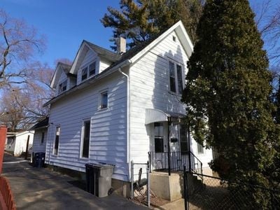 Building Photo - 520 Lawrence Ave