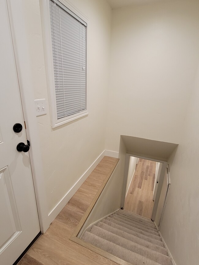 Entryway - 256 E 800 N