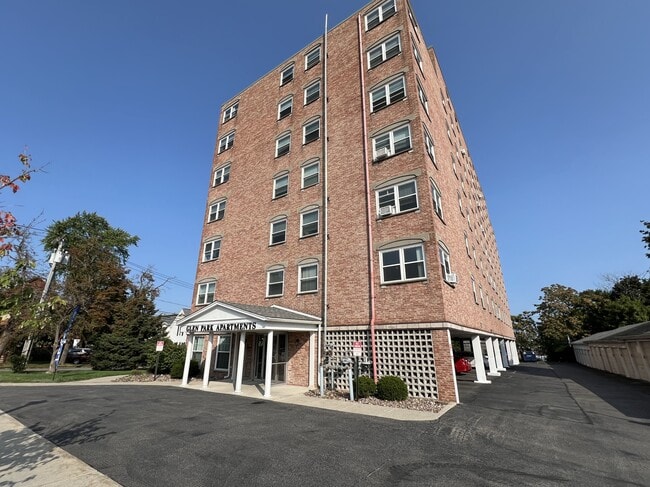 Glen Park Apartments - Glen Park