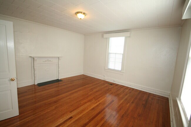 Building Photo - Perfect 4BR Home by Duke - All Appliances ...